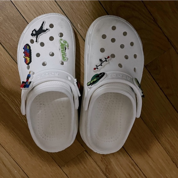Kids White Clogs with Fun Charms - Picture 4 of 4